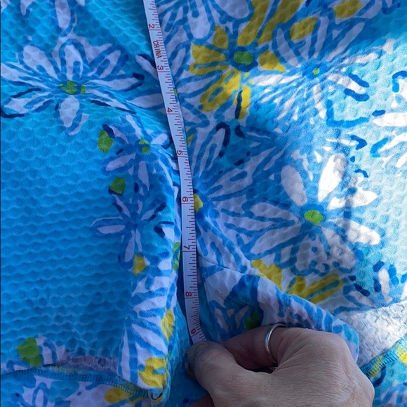 Lilly Pulitzer daisy blue shorts 🌼 - Picture 7 of 9